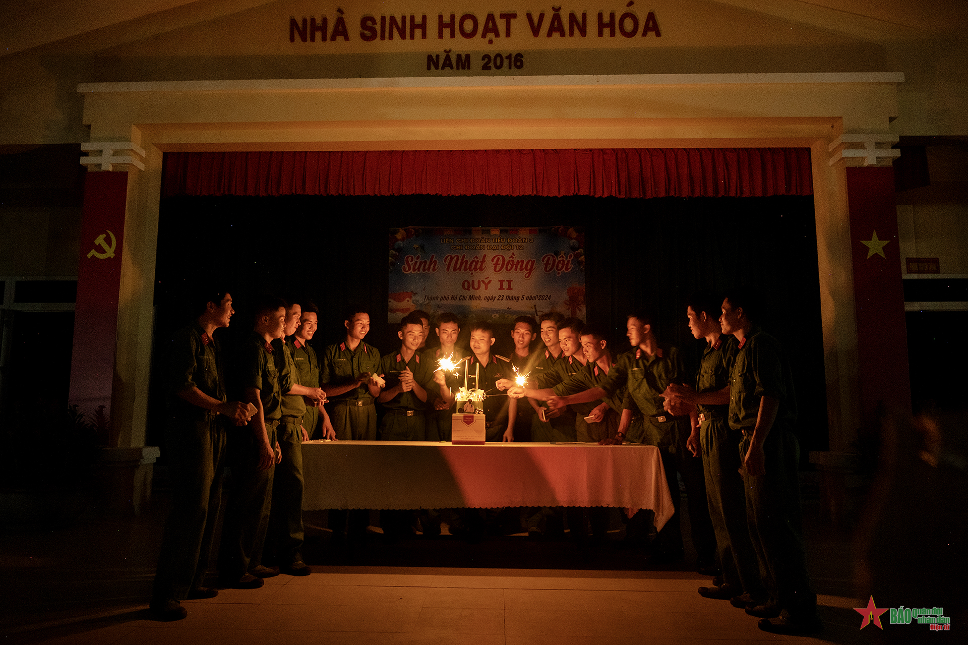 Bộ đội tổ chức sinh nhật cho chiến sĩ